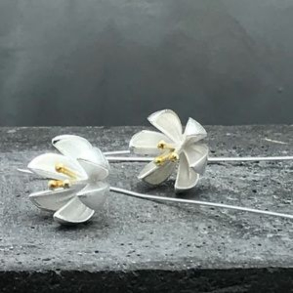 Long sterling silver flower earrings - Picture 5 of 7